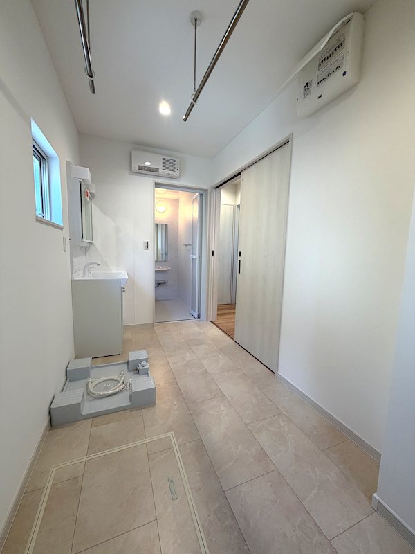 《八戸支店建売》八戸市青葉二丁目B棟 内観写真（洗面台・洗面所）