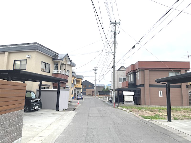 【ハシモトホーム売地】小柳2丁目  現地写真（前面道路含む現地写真）
