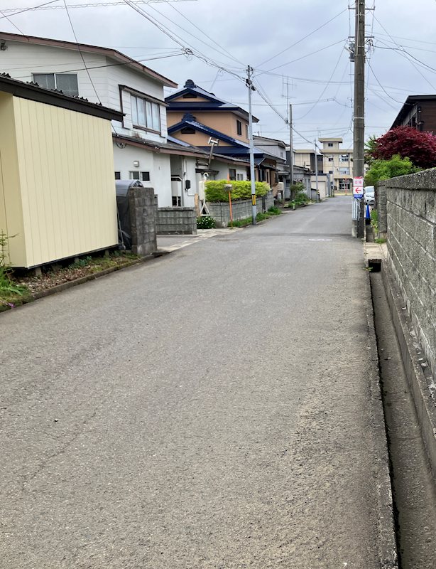 大館市有浦四丁目57番1、57番2 現地写真（前面道路含む現地写真）
