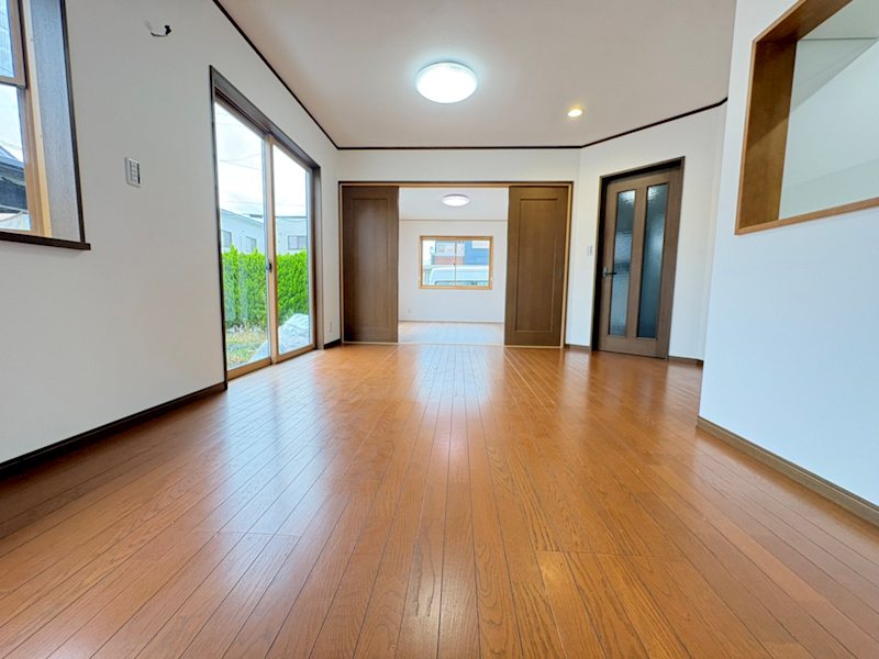 弘前市大久保中古住宅 内観写真（リビング）