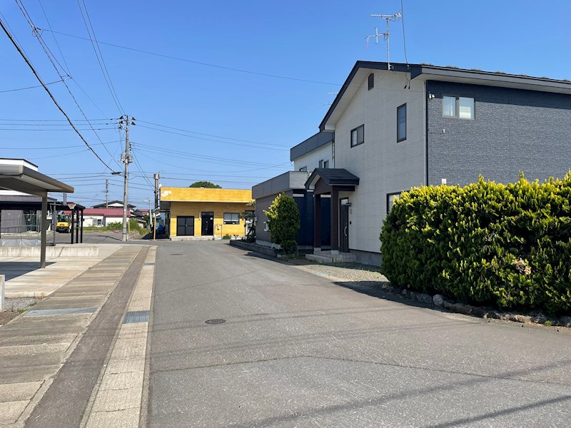 弘前市大久保中古住宅 現地写真（前面道路含む現地写真）