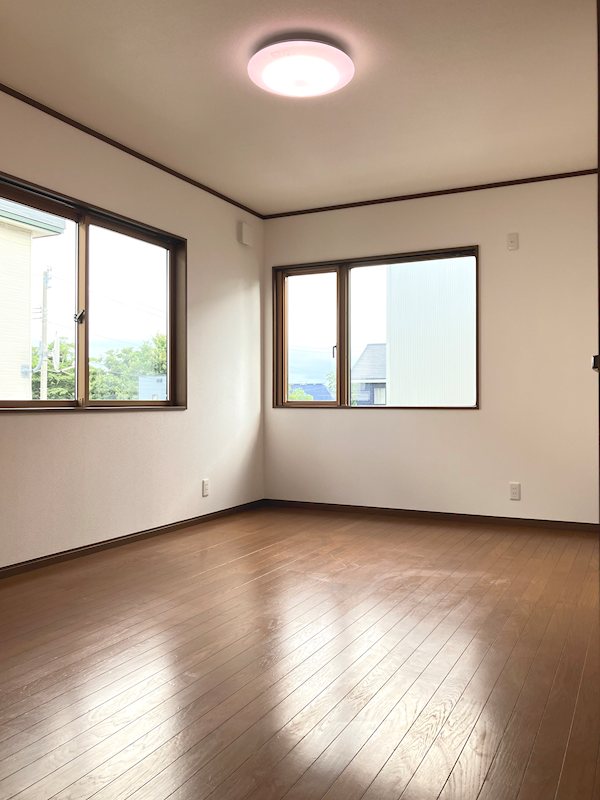 弘前市大久保中古住宅 内観写真（リビング以外の居室）