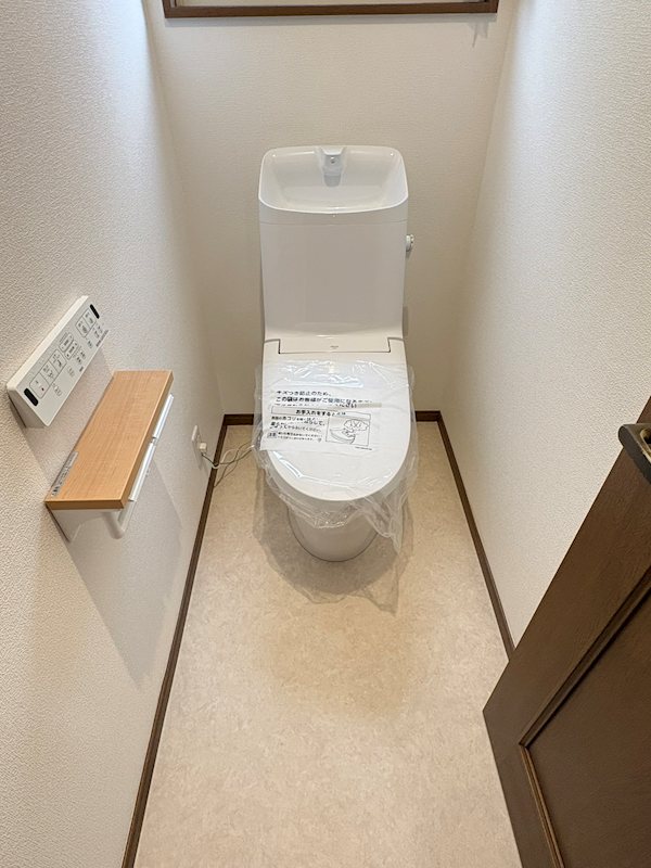 弘前市大久保中古住宅 内観写真（トイレ）