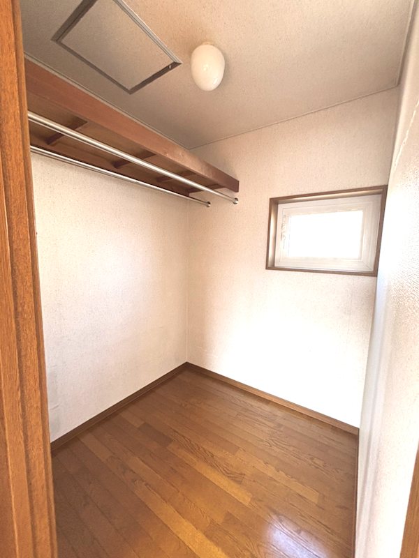 【ハシモトホーム二世帯中古住宅 】富田五丁目 内観写真（収納）
