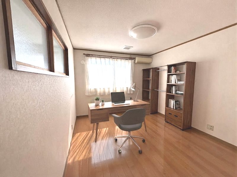 【ハシモトホーム二世帯中古住宅 】富田五丁目 内観写真（子供部屋）