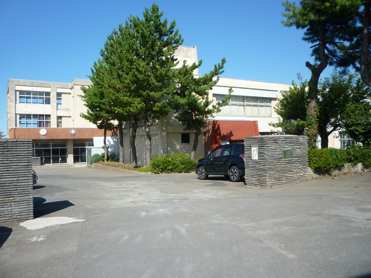 四ツ石里見78番4 小学校