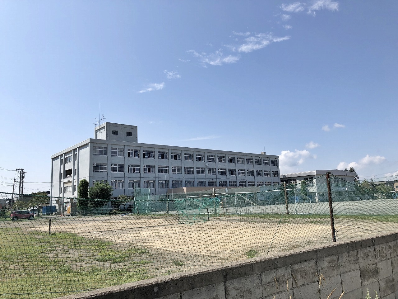 富田1丁目　土地 中学校
