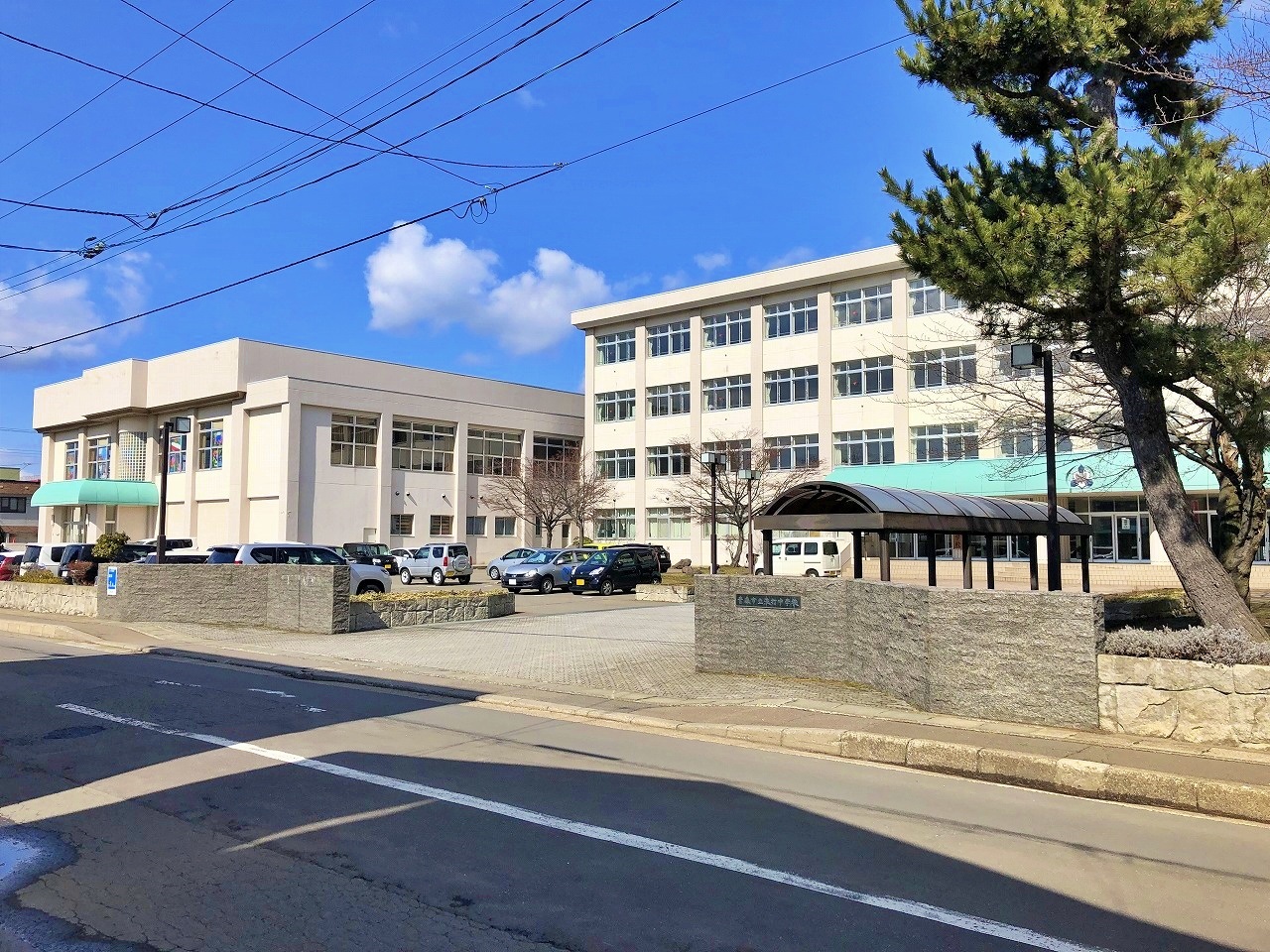 港町3丁目住宅 中学校