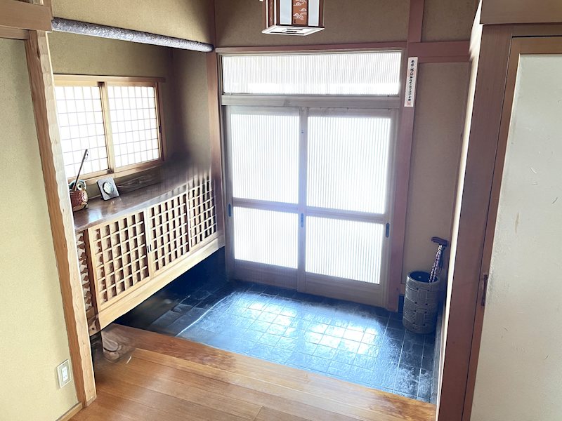 緑1丁目　中古住宅 現地写真（玄関）