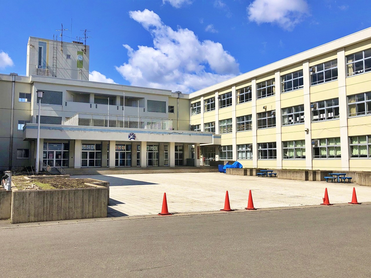 新城山田　土地 小学校