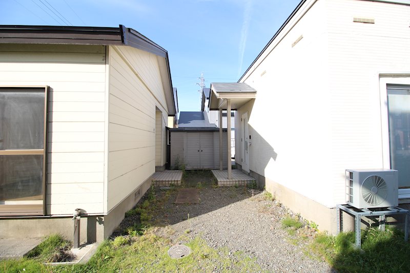 筒井八ツ橋　2階建　平屋　二世帯住宅 現地写真（玄関）