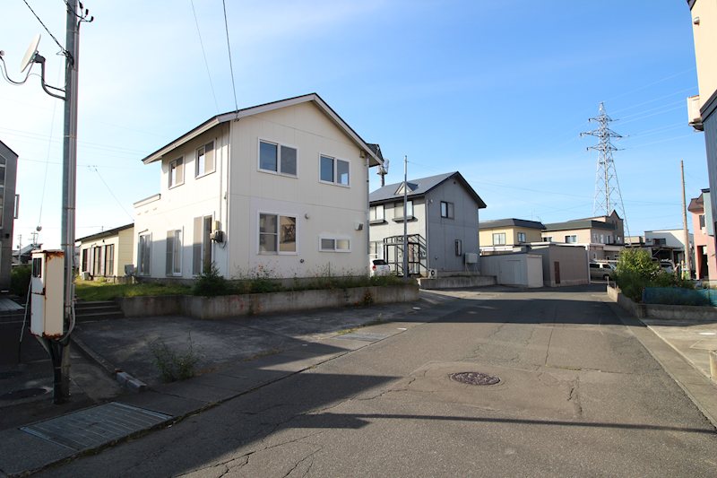 筒井八ツ橋　2階建　平屋　二世帯住宅 現地写真（前面道路含む現地写真）