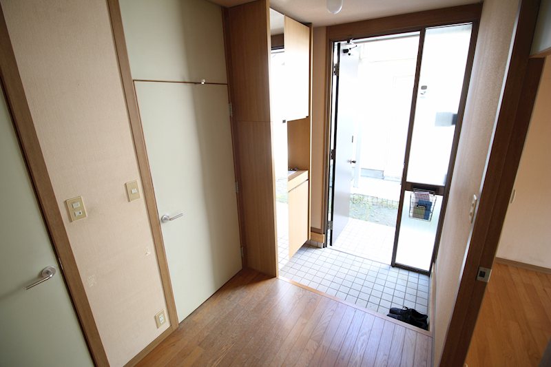 筒井八ツ橋　2階建　平屋　二世帯住宅 現地写真（玄関）