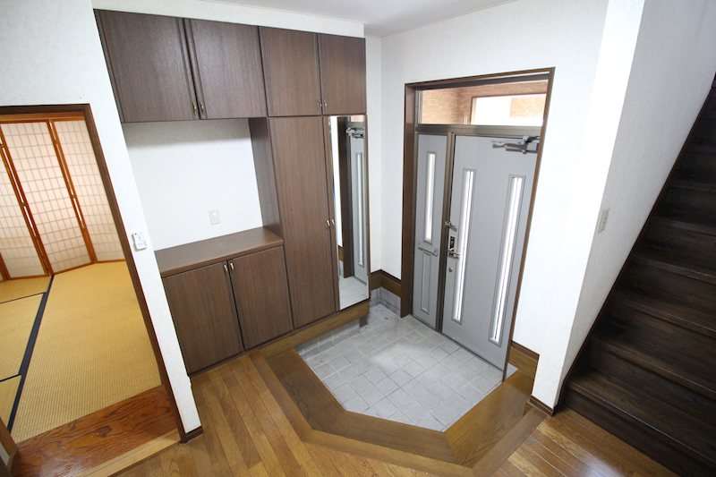 中央4丁目　住宅 現地写真（玄関）