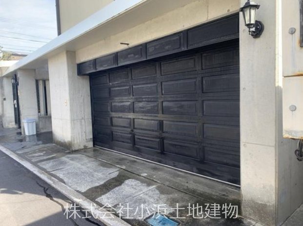 【非公開】藤沢市鵠沼海岸１丁目　中古戸建 現地写真（駐車場）