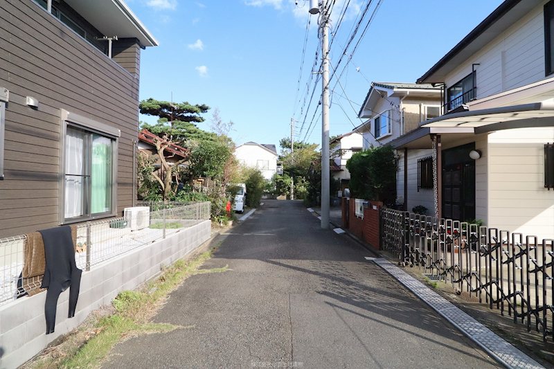 価格変更!!!【新築分譲住宅】茅ヶ崎市松が丘1丁目戸建 現地写真（前面道路含む現地写真）