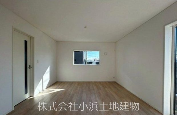 茅ケ崎市柳島２丁目　新築戸建　５号棟 内観写真（リビング）
