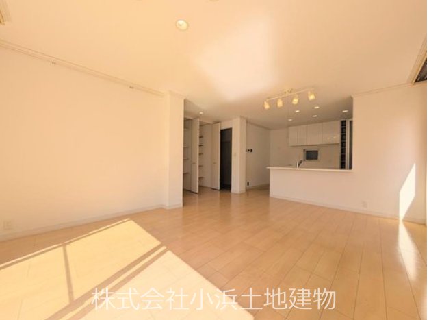 【非公開】茅ヶ崎市出口町　中古戸建 内観写真（リビング）