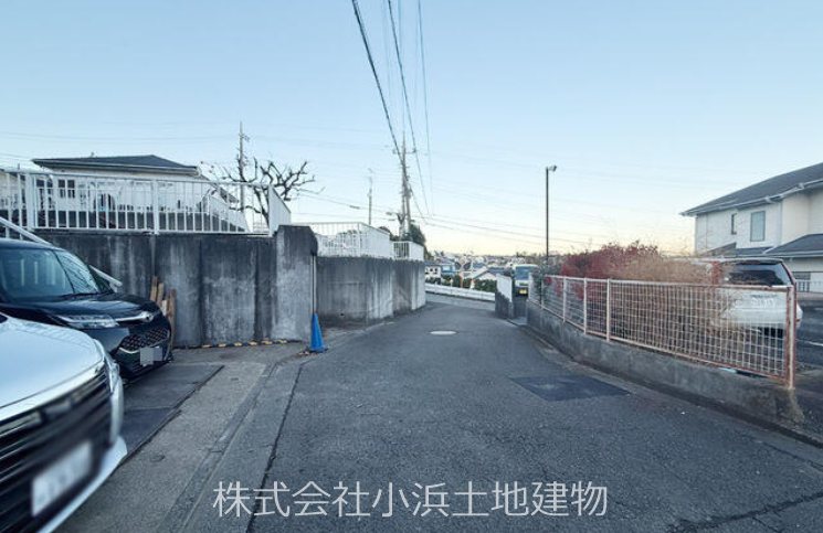 【非公開】藤沢市善行坂１丁目　新築戸建　１号棟 現地写真（前面道路含む現地写真）
