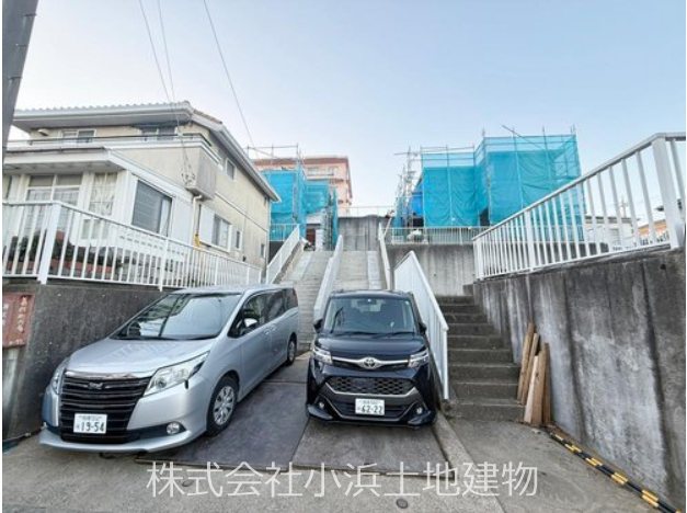 【非公開】藤沢市善行坂１丁目　新築戸建　１号棟 現地写真（駐車場）