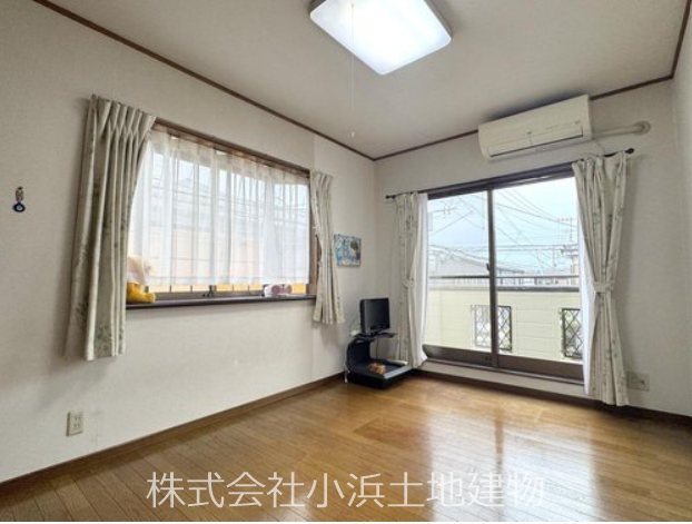 【非公開】茅ヶ崎市矢畑　中古戸建 内観写真（リビング以外の居室）