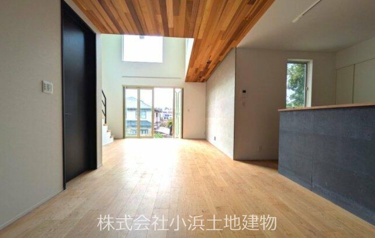 【非公開】藤沢市片瀬山１丁目　新築戸建　２号棟 内観写真（リビング）