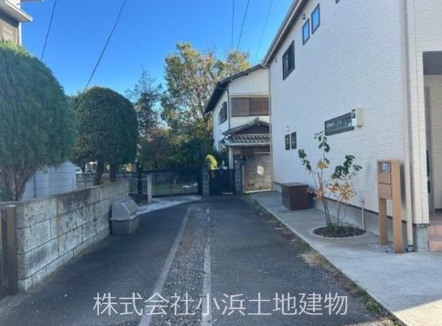 【非公開】藤沢市西富　売地 現地写真（前面道路含む現地写真）