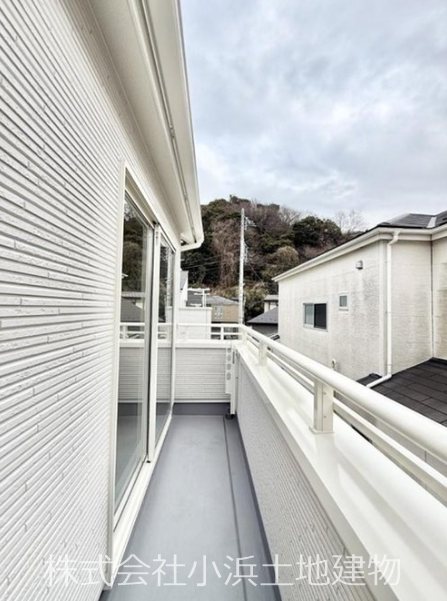 【非公開】藤沢市西富２丁目　新築戸建 現地写真（バルコニー）