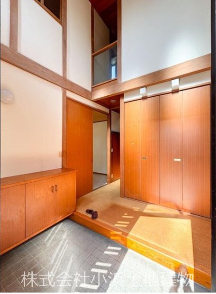 【非公開】藤沢市片瀬海岸２丁目　中古戸建 現地写真（玄関）