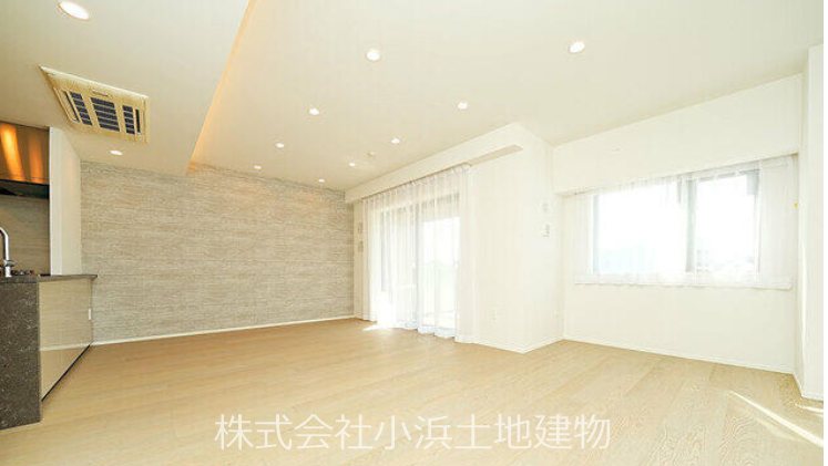 【非公開】クリオ鵠沼海岸グランロワ 内観写真（リビング）