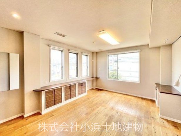 【非公開】茅ヶ崎市共恵２丁目　中古戸建 内観写真（リビング以外の居室）