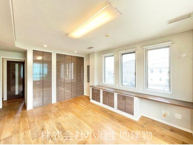 【非公開】茅ヶ崎市共恵２丁目　中古戸建 内観写真（リビング以外の居室）