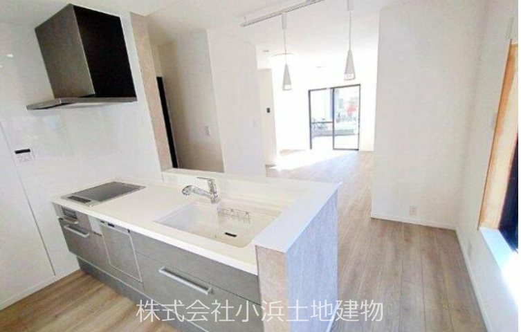茅ヶ崎市柳島海岸　中古戸建 内観写真（キッチン）