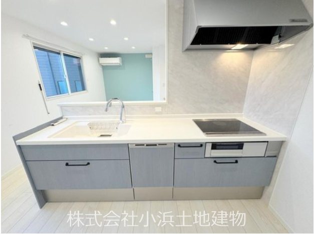 茅ヶ崎市中海岸３丁目　中古戸建 内観写真（キッチン）