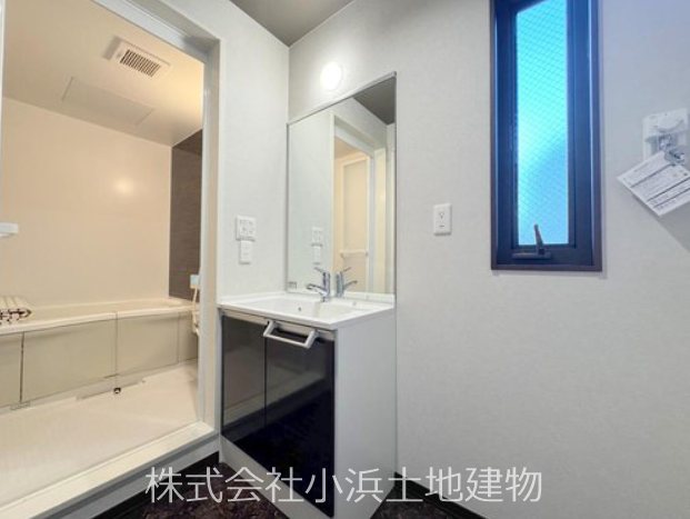 茅ヶ崎市中海岸３丁目　中古戸建 内観写真（洗面台・洗面所）