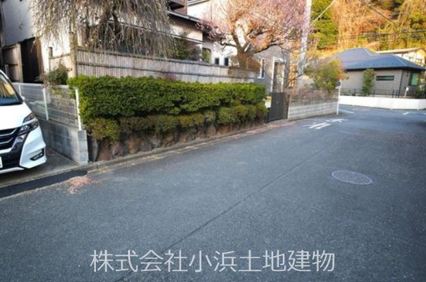 【非公開】藤沢市西富２丁目　売地 現地写真（前面道路含む現地写真）