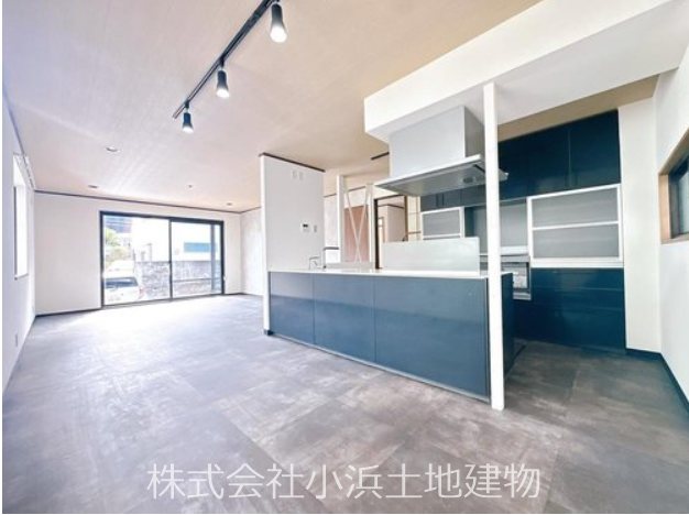 【非公開】藤沢市片瀬２丁目　中古戸建 内観写真（リビング）