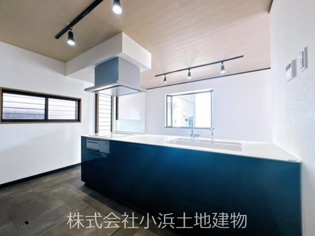 【非公開】藤沢市片瀬２丁目　中古戸建 内観写真（キッチン）