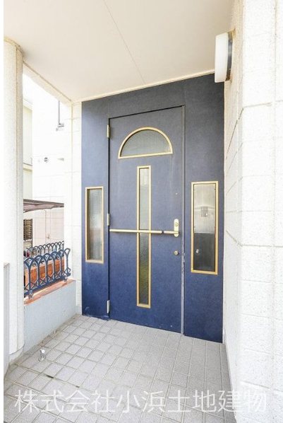 【非公開】茅ヶ崎市平和町　中古戸建 現地写真（玄関）