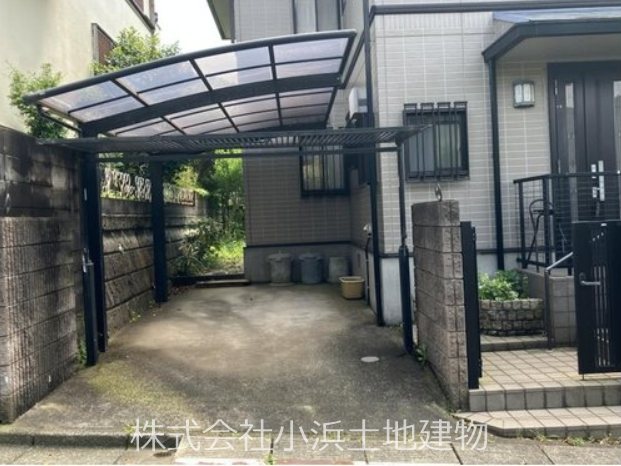 【非公開】藤沢市片瀬山２丁目　中古戸建 現地写真（駐車場）