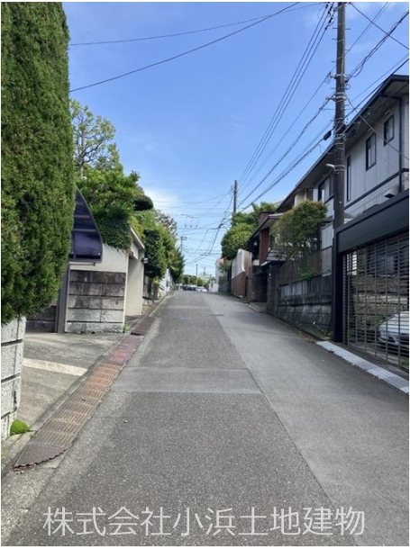 【非公開】藤沢市片瀬山２丁目　中古戸建 現地写真（前面道路含む現地写真）
