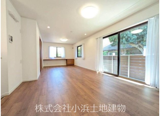 藤沢市片瀬山５丁目　中古戸建 内観写真（リビング）