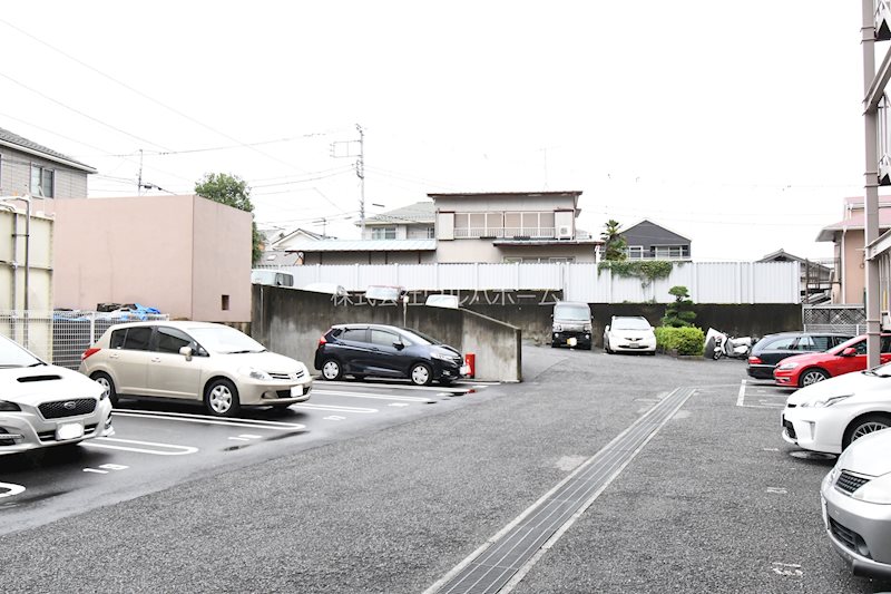 ファミール川越    共用部写真（駐車場）