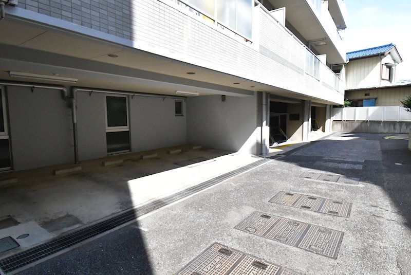 鶴ヶ島駅通りダイカンプラザ   共用部写真（駐車場）