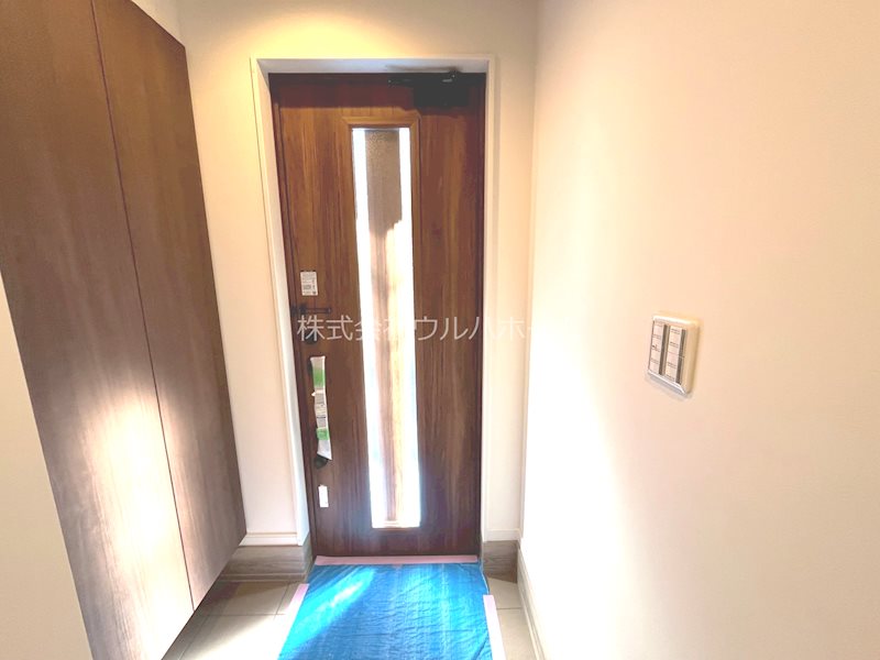 川越市稲荷町 新築戸建 現地写真（玄関）
