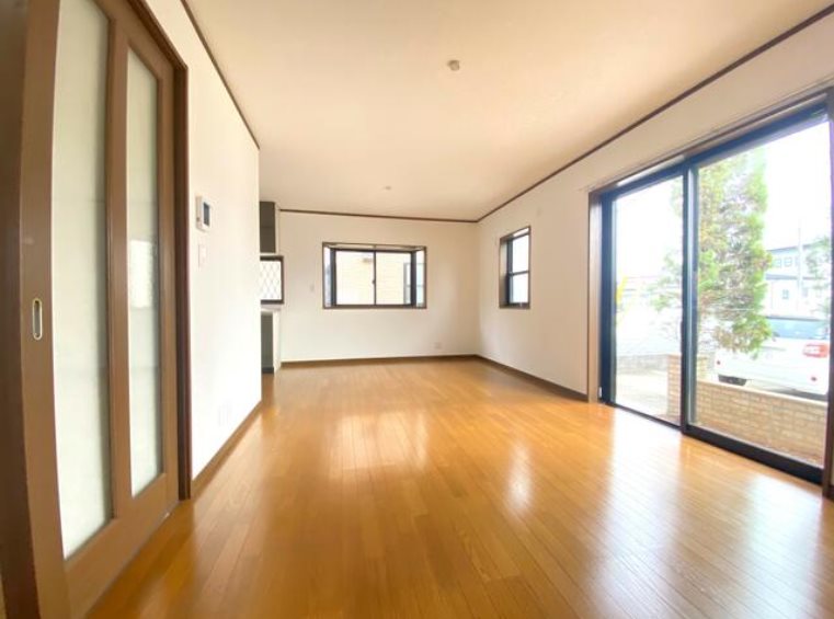 坂戸市にっさい花みず木6丁目　中古戸建  内観写真（リビング）