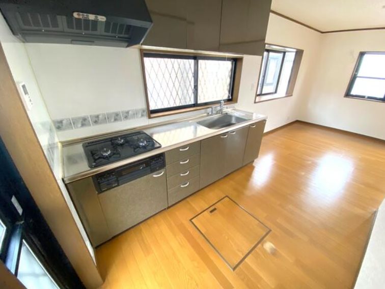 坂戸市にっさい花みず木6丁目　中古戸建  内観写真（キッチン）