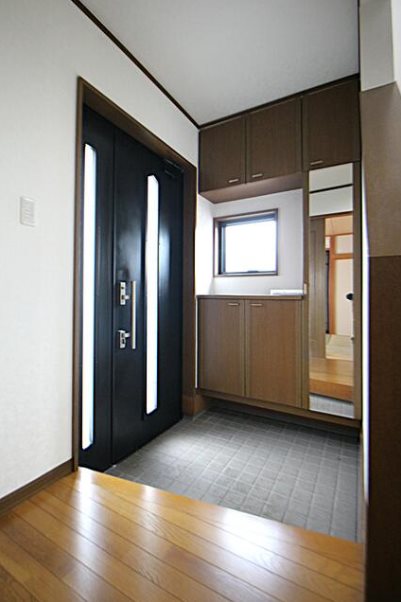 坂戸市にっさい花みず木6丁目　中古戸建  現地写真（玄関）