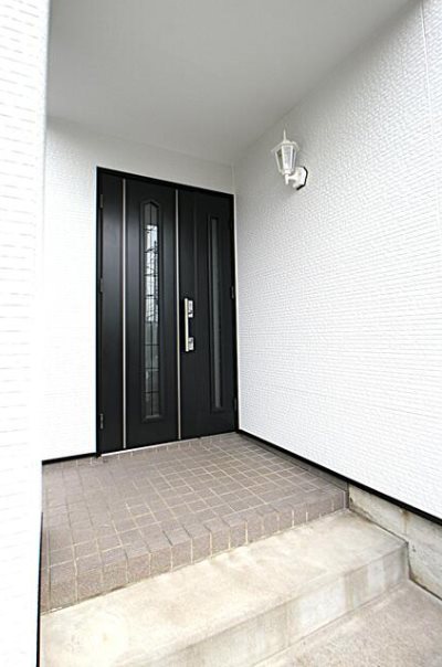 坂戸市にっさい花みず木6丁目　中古戸建  現地写真（玄関）