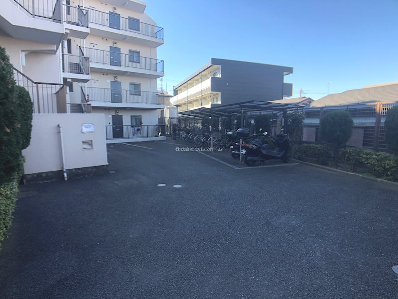 セザール坂戸    共用部写真（駐車場）